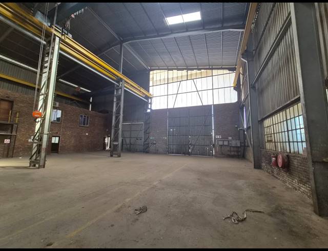 2,400M² WAREHOUSE TO LET IN WADEVILLE